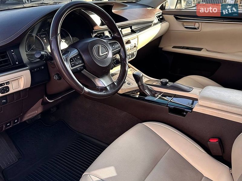 Седан Lexus ES 2016 в Івано-Франківську