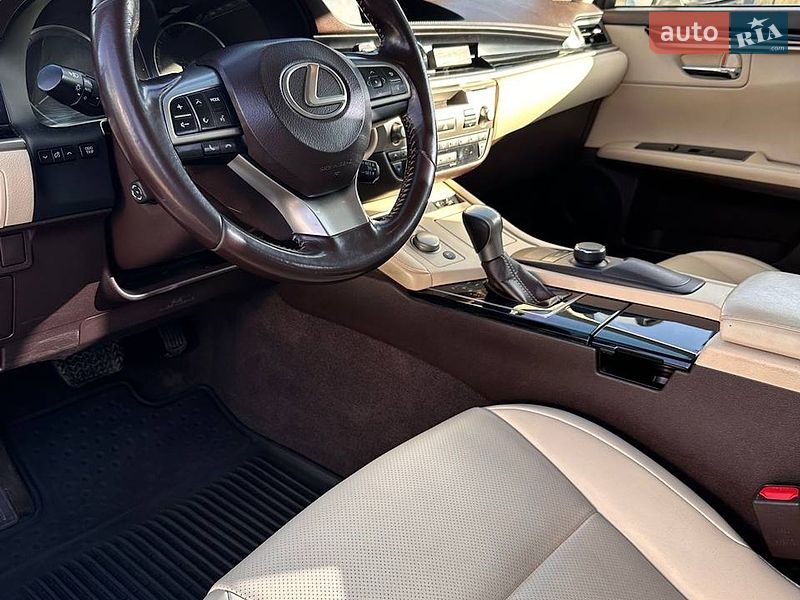Седан Lexus ES 2016 в Івано-Франківську