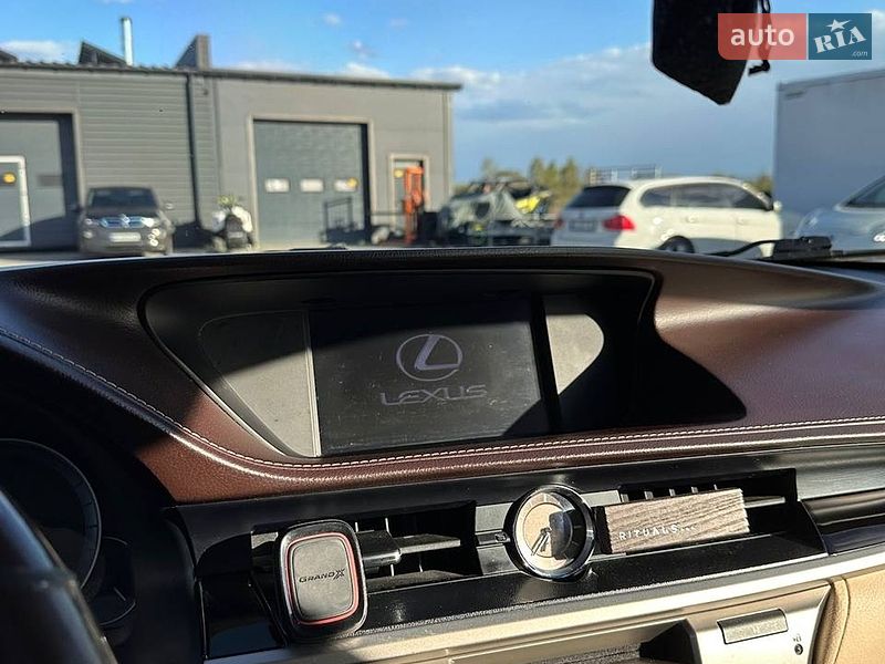 Седан Lexus ES 2016 в Івано-Франківську