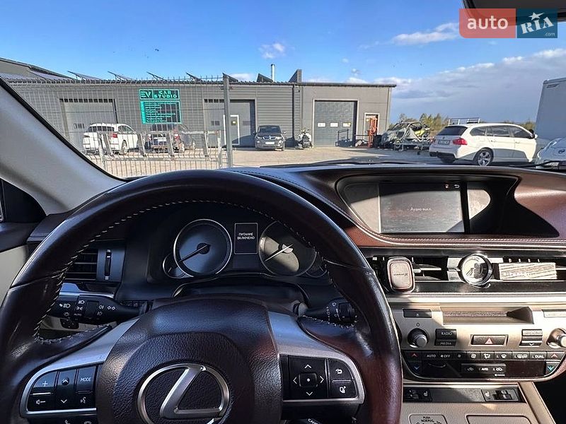 Седан Lexus ES 2016 в Івано-Франківську