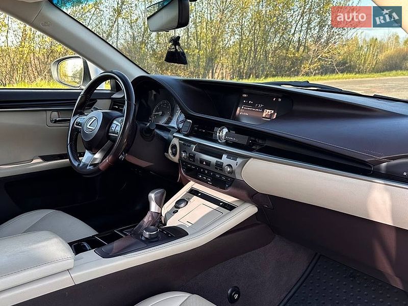Седан Lexus ES 2016 в Івано-Франківську