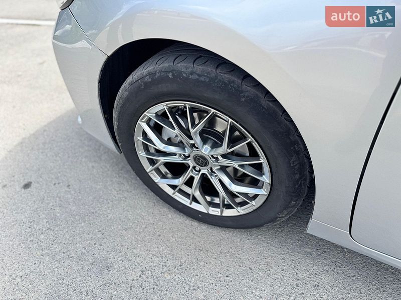 Седан Lexus ES 2012 в Тростянце