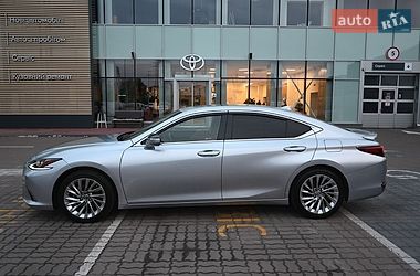 Седан Lexus ES 2023 в Киеве