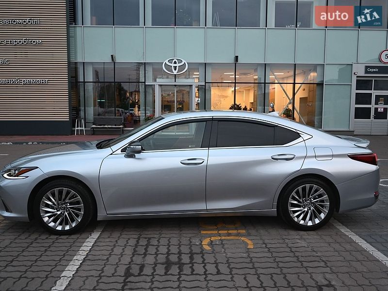 Седан Lexus ES 2023 в Киеве