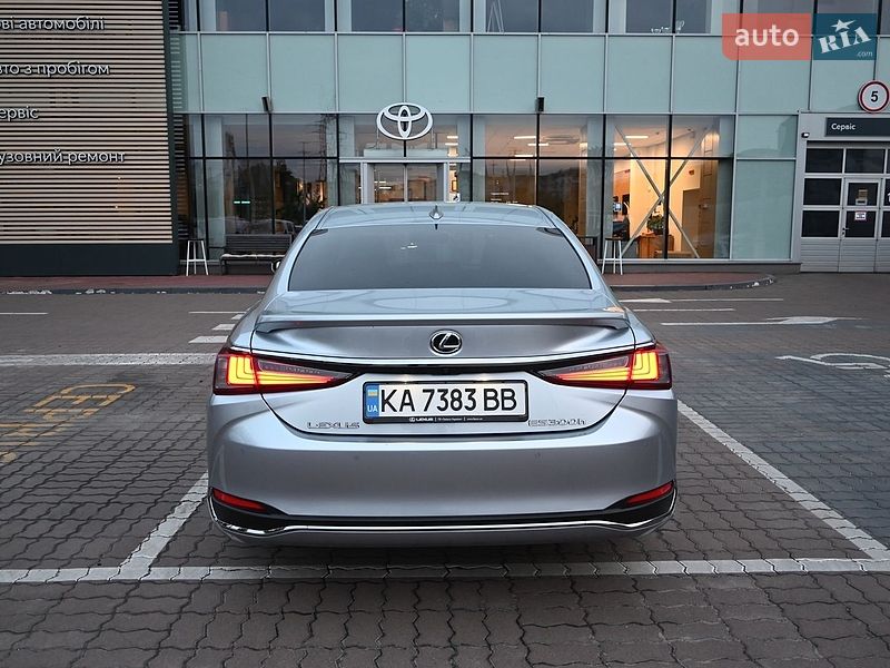 Седан Lexus ES 2023 в Киеве
