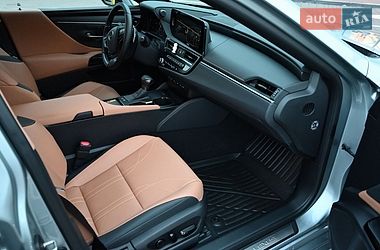 Седан Lexus ES 2023 в Киеве