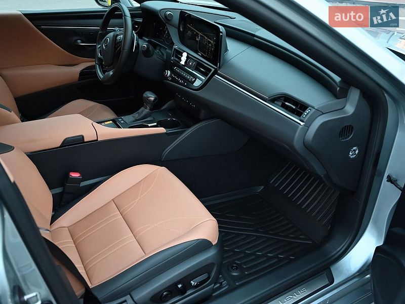 Седан Lexus ES 2023 в Киеве