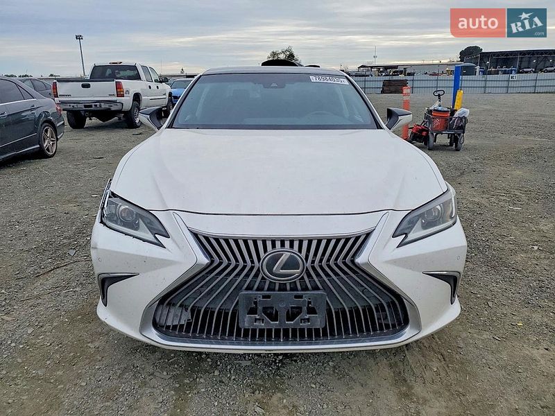 Седан Lexus ES 2020 в Львове
