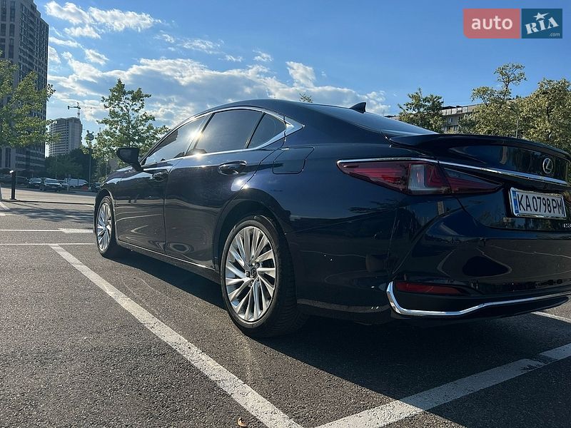 Седан Lexus ES 2023 в Києві