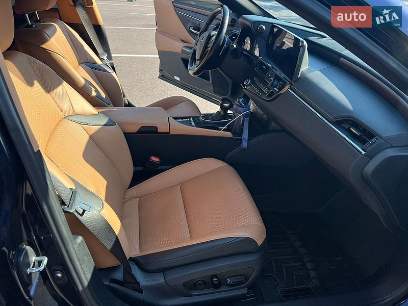 Седан Lexus ES 2023 в Києві