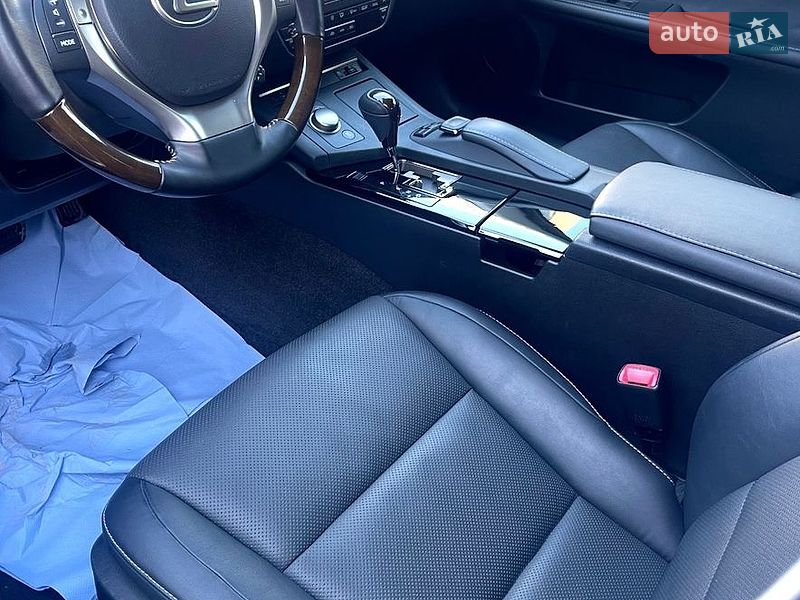 Седан Lexus ES 2015 в Білій Церкві