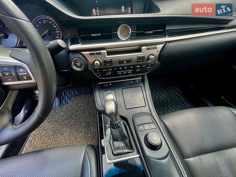 Седан Lexus ES 2016 в Києві