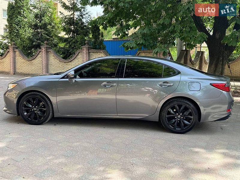 Седан Lexus ES 2012 в Тернополі