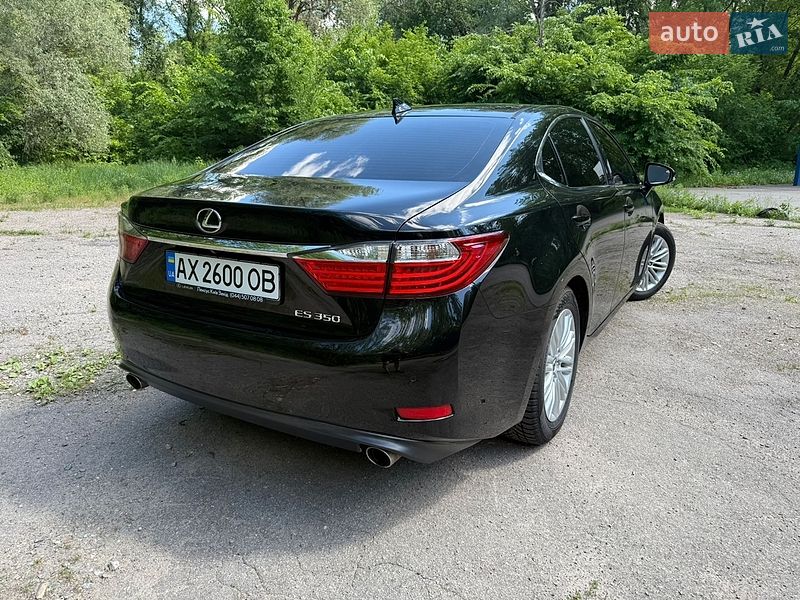 Седан Lexus ES 2015 в Харкові