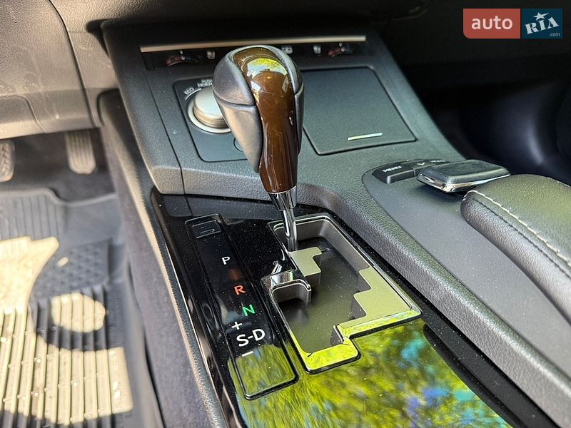 Седан Lexus ES 2015 в Харкові