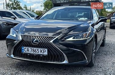 Седан Lexus ES 2021 в Умані