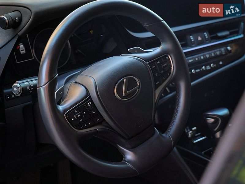 Седан Lexus ES 2024 в Одессе
