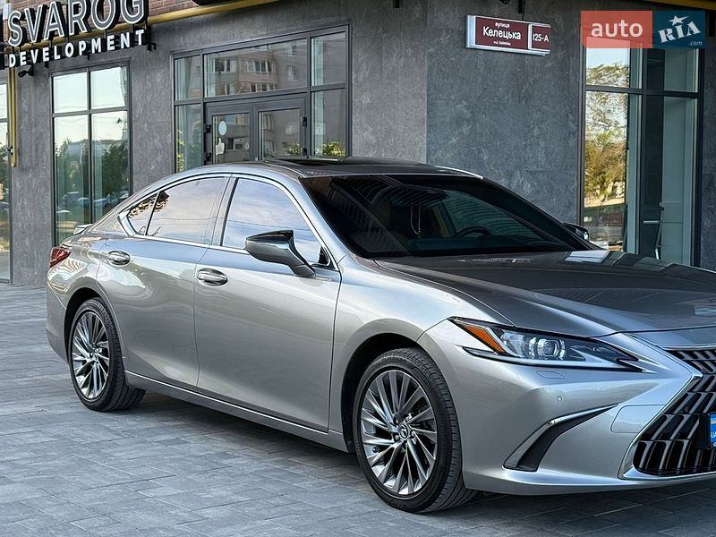 Седан Lexus ES 2023 в Виннице