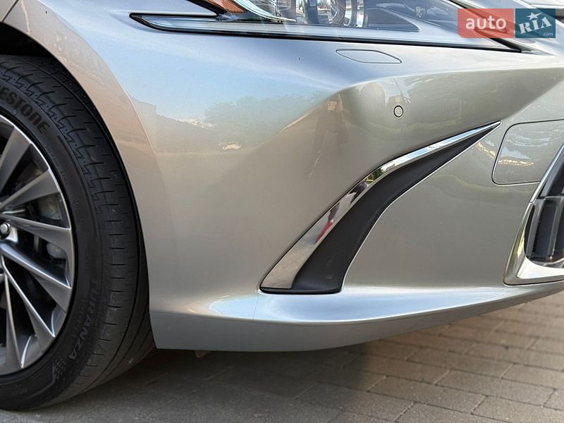 Седан Lexus ES 2023 в Виннице