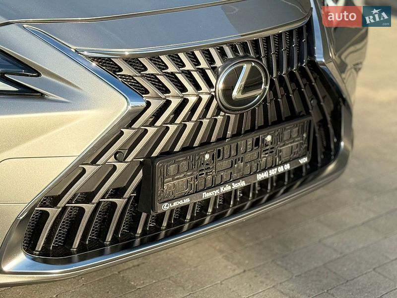 Седан Lexus ES 2023 в Виннице