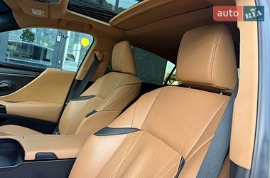 Седан Lexus ES 2023 в Виннице