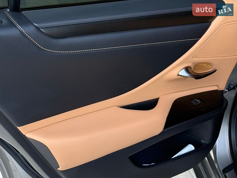 Седан Lexus ES 2023 в Виннице