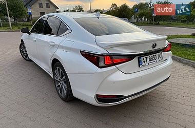 Седан Lexus ES 2019 в Косове