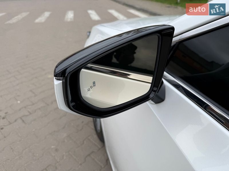 Седан Lexus ES 2019 в Косове