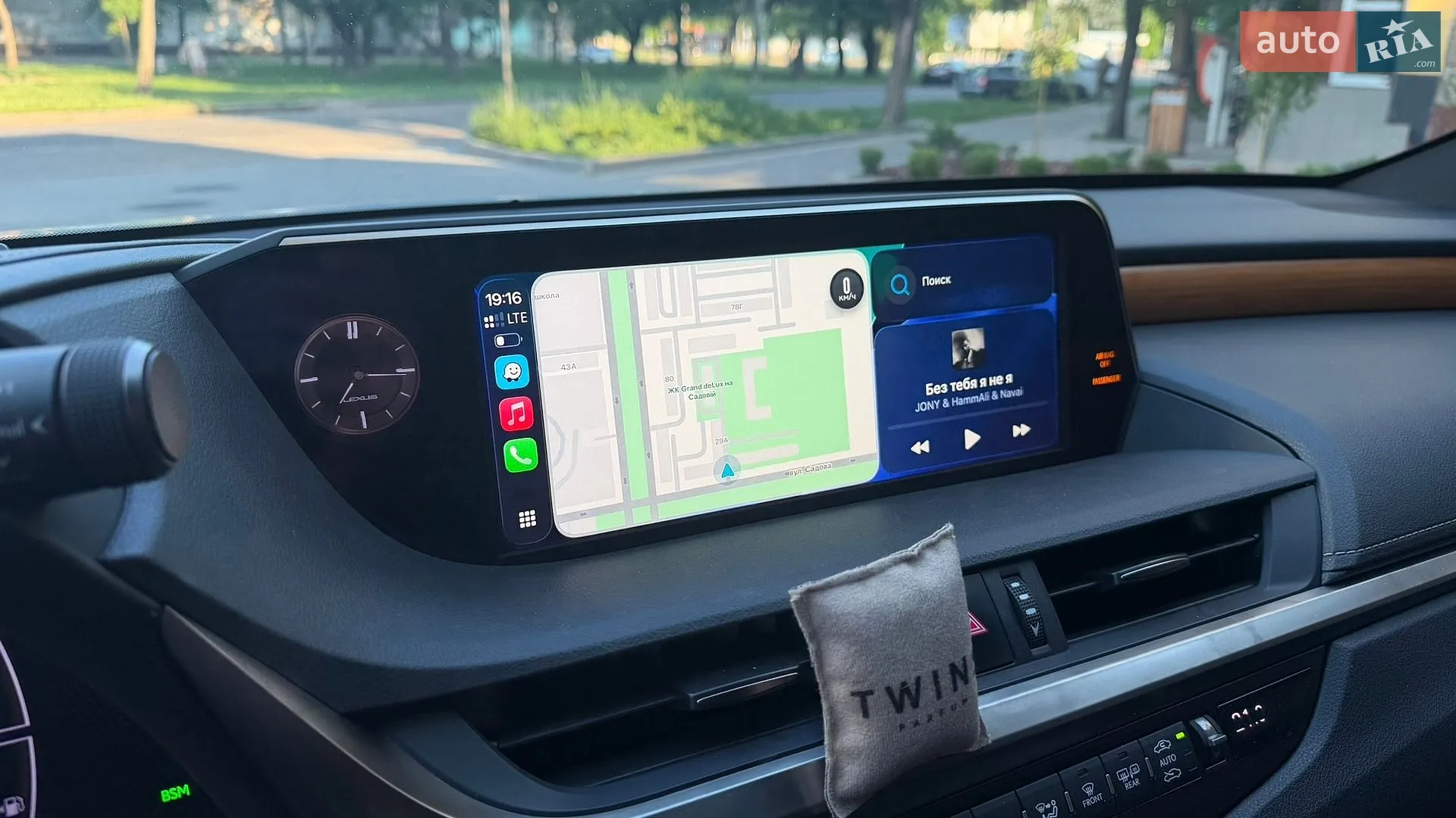 2019 Lexus ES - мініатюра 18