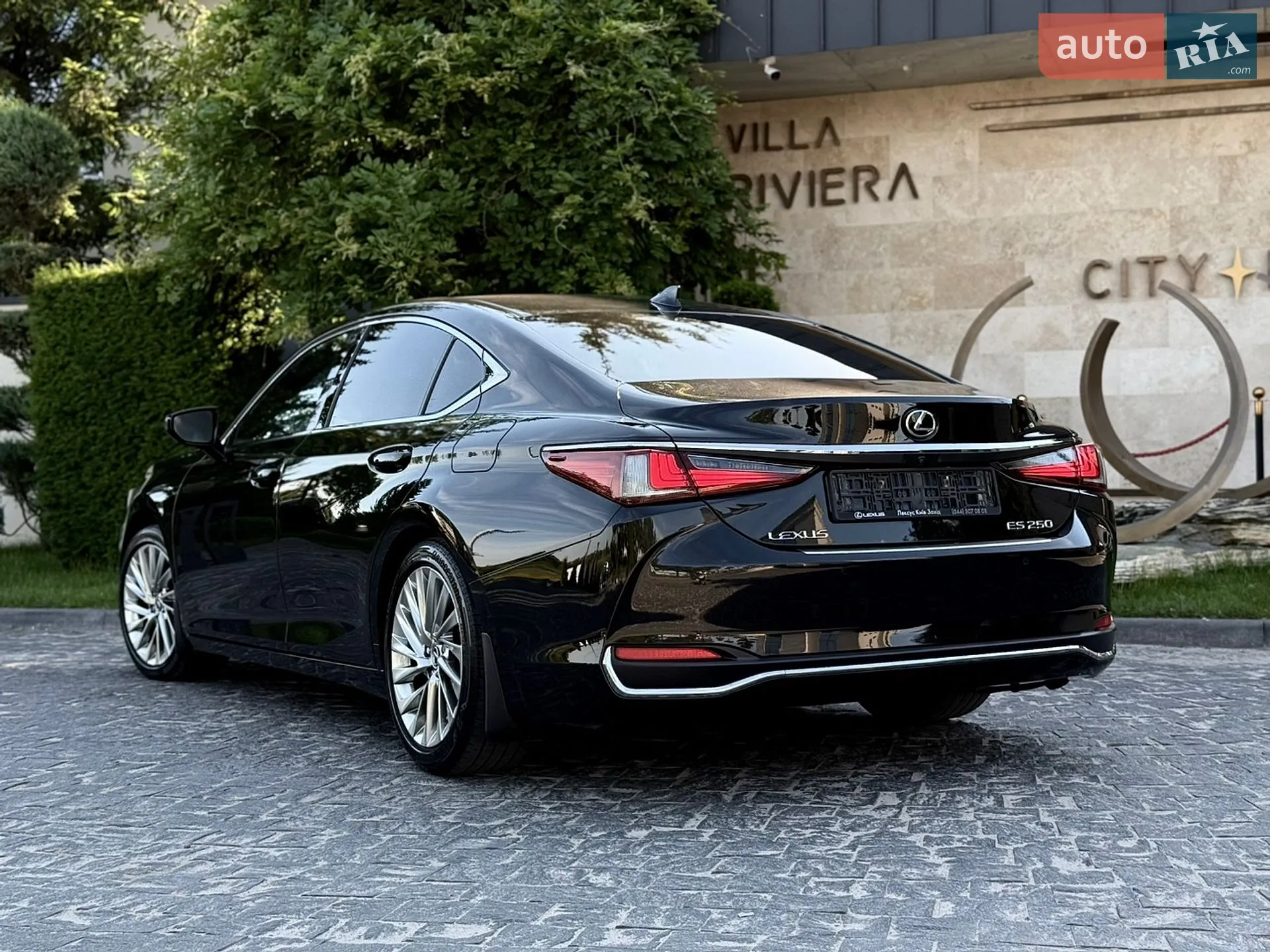 2019 Lexus ES - мініатюра 16