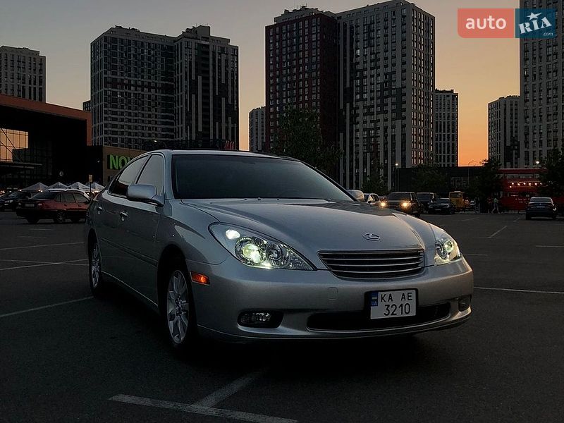 Lexus ES, photos from the listing
