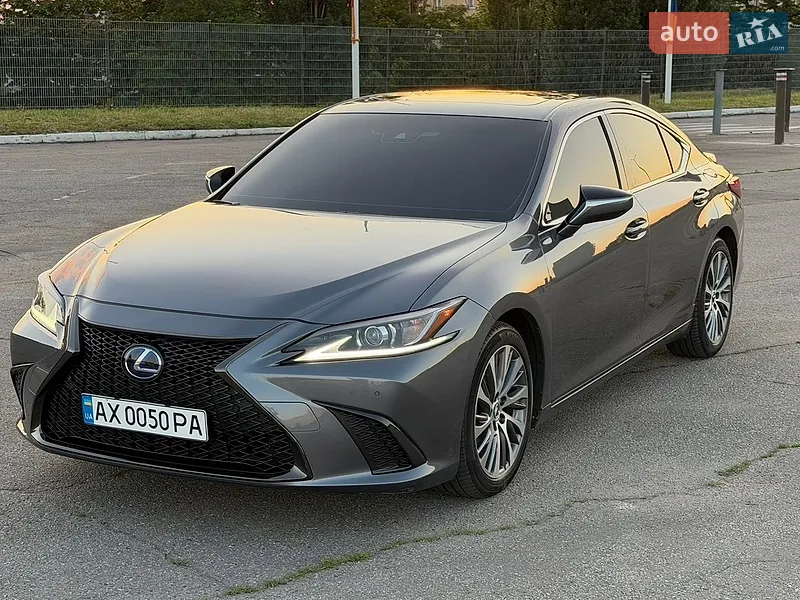 Lexus ES 2019