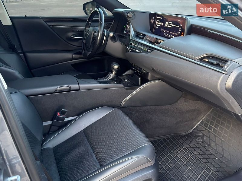 Седан Lexus ES 2019 в Харкові