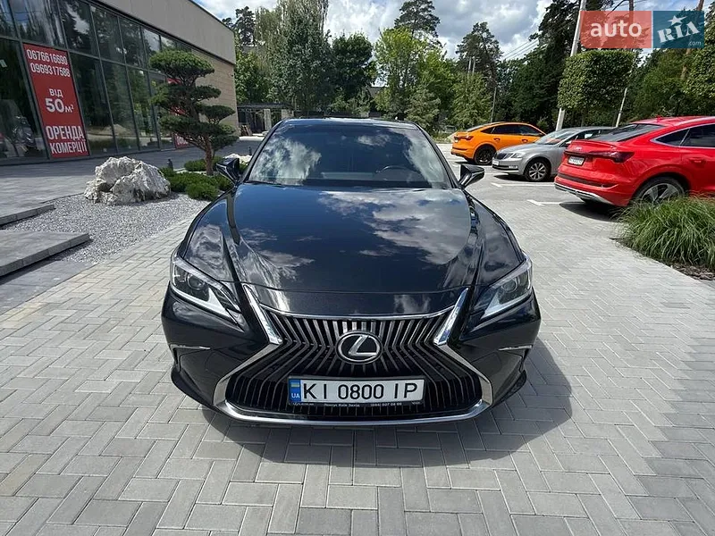 Lexus ES 2019