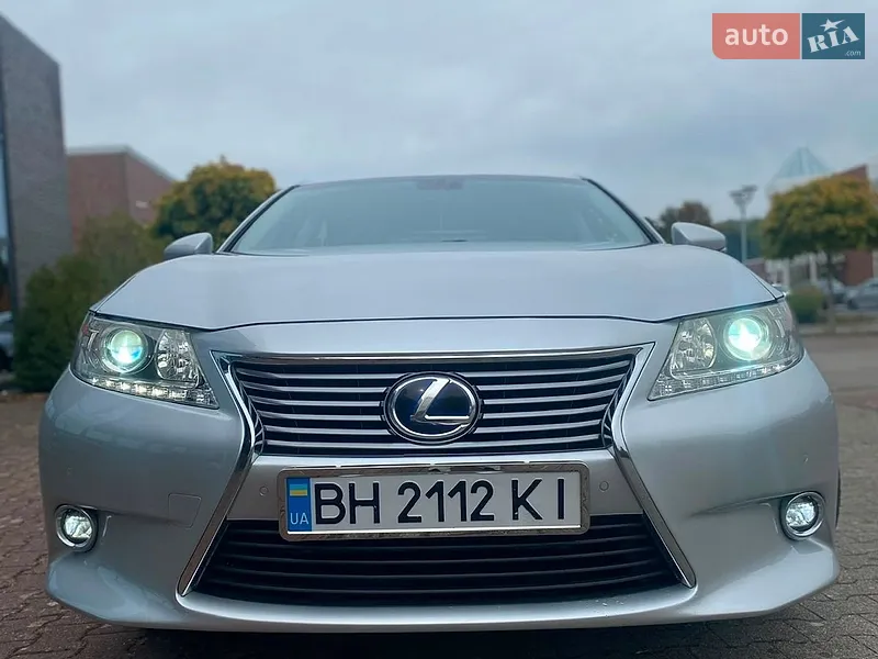 Lexus ES
