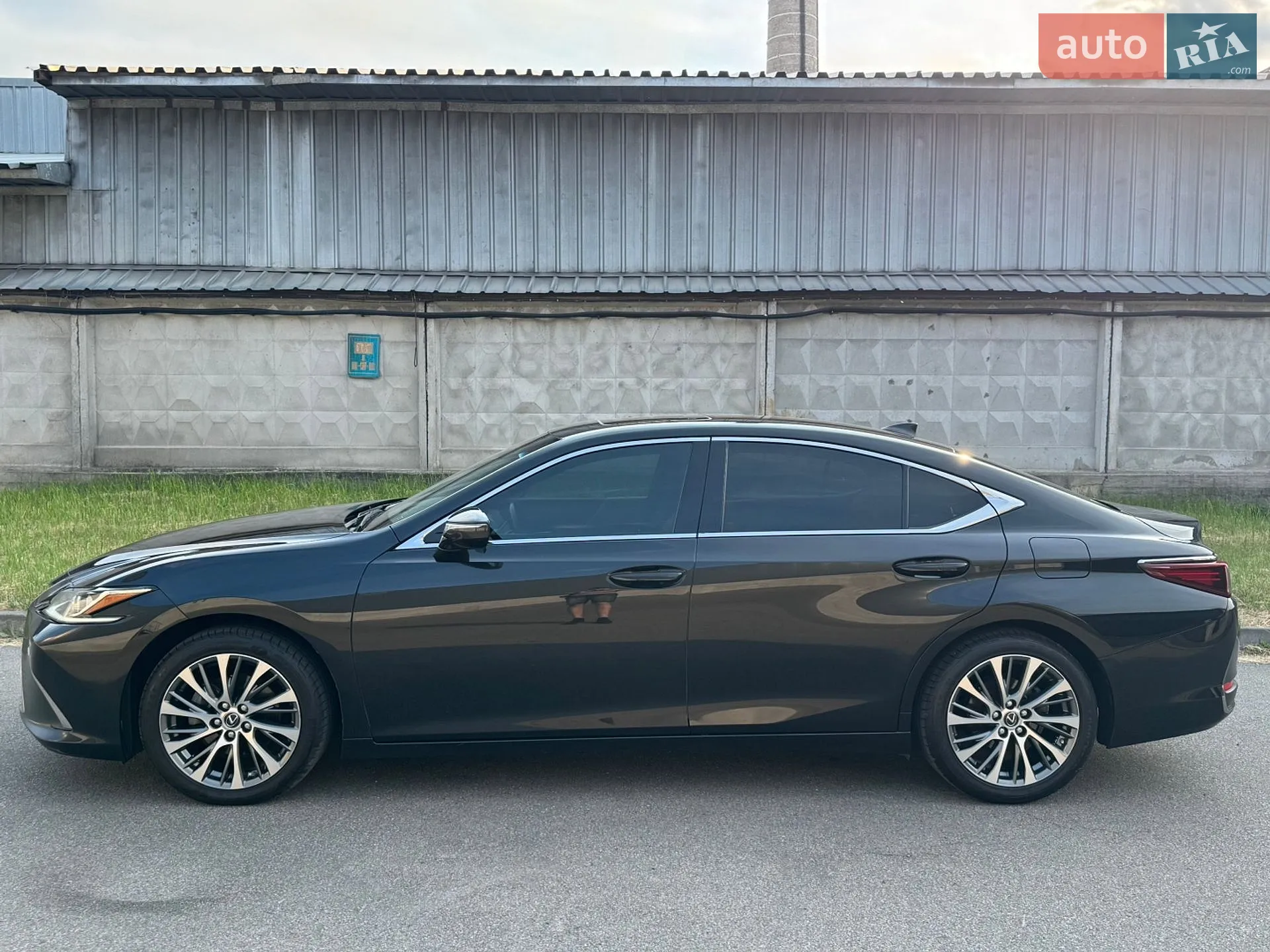 2020 Lexus ES - мініатюра 19