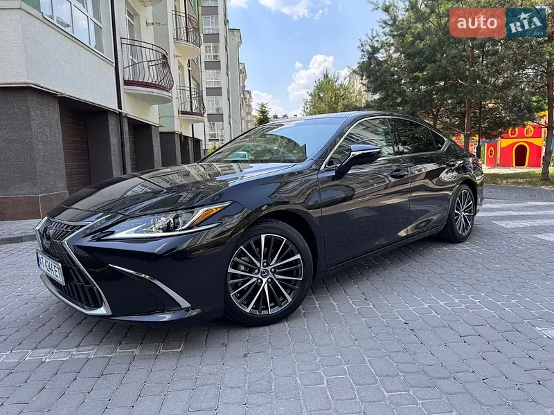 Lexus ES