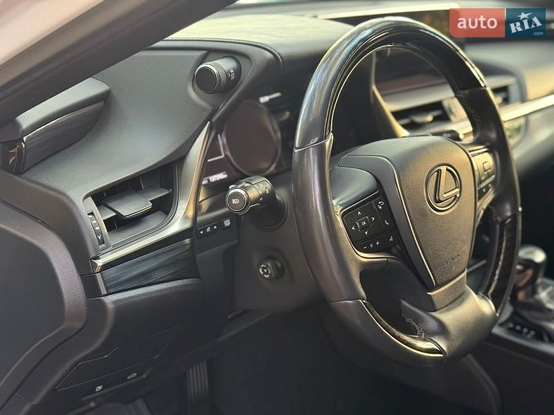Седан Lexus ES 2020 в Рогатине