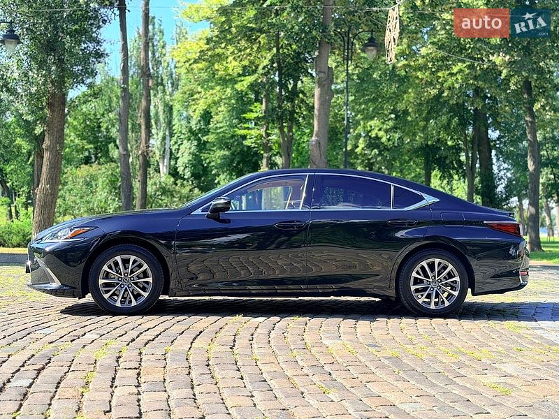 Седан Lexus ES 2022 в Києві