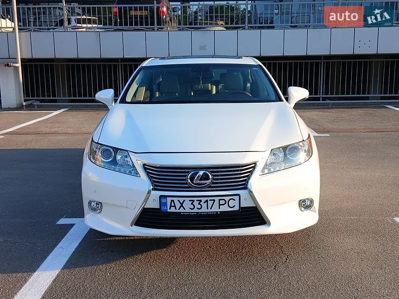 Lexus ES