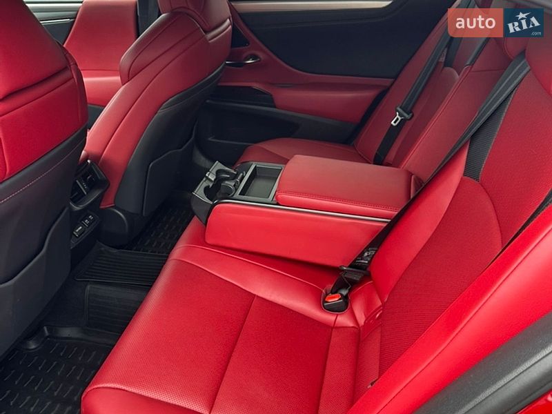 Седан Lexus ES 2019 в Києві