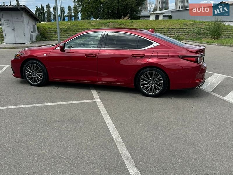 Седан Lexus ES 2019 в Києві