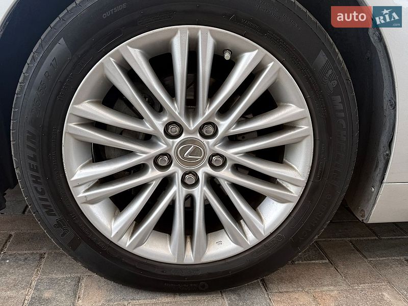 Седан Lexus ES 2014 в Киеве
