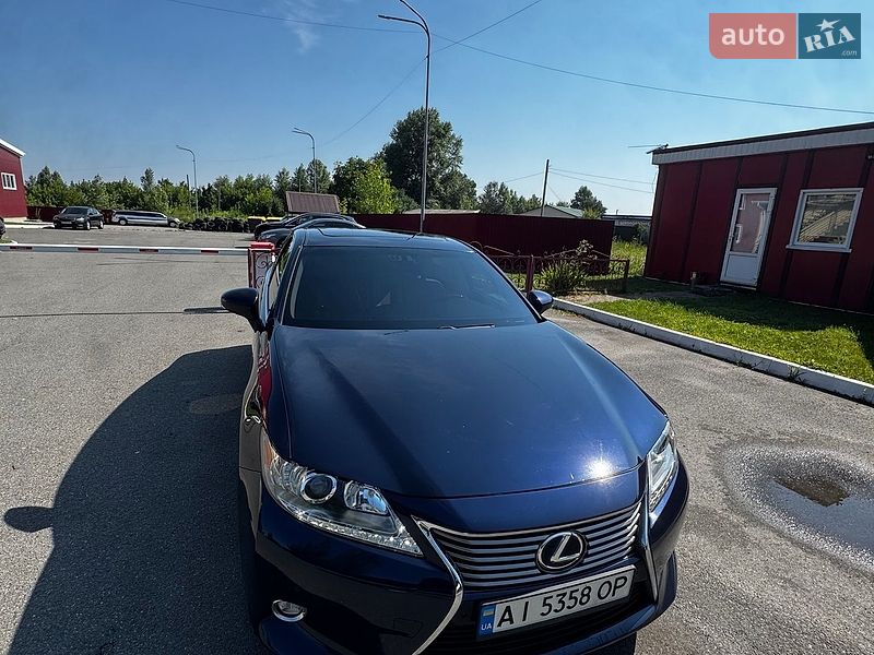 Седан Lexus ES 2014 в Києві