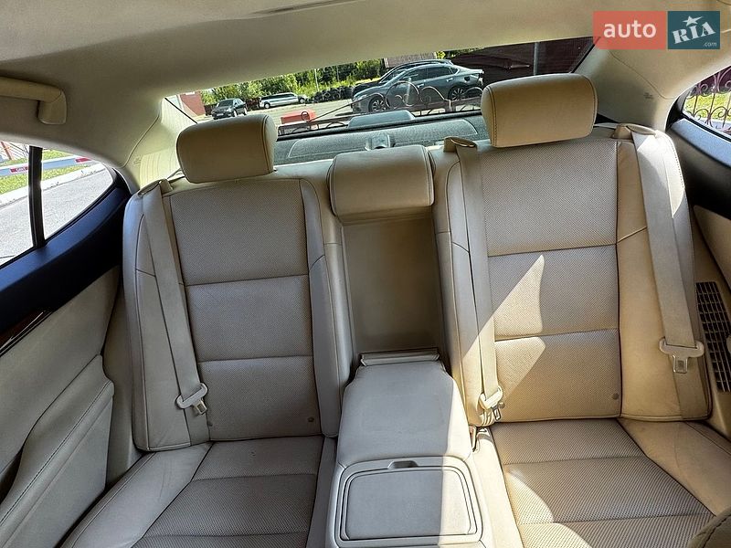 Седан Lexus ES 2014 в Києві