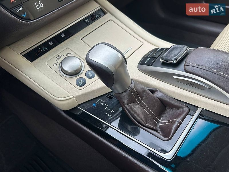 Седан Lexus ES 2015 в Одесі