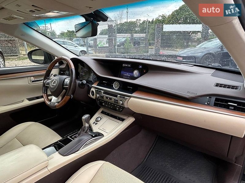 Седан Lexus ES 2015 в Одесі