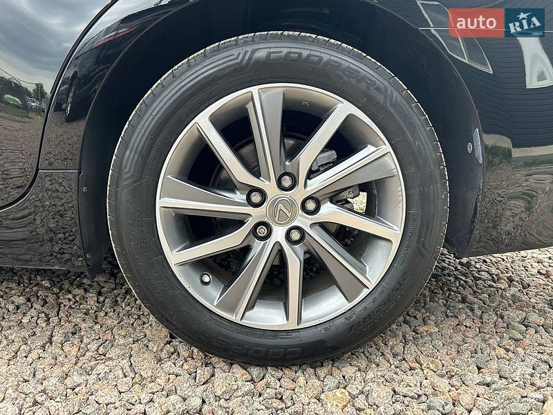 Седан Lexus ES 2015 в Одесі