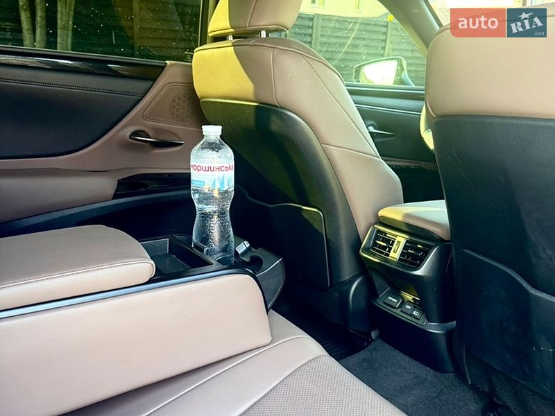 Седан Lexus ES 2023 в Києві