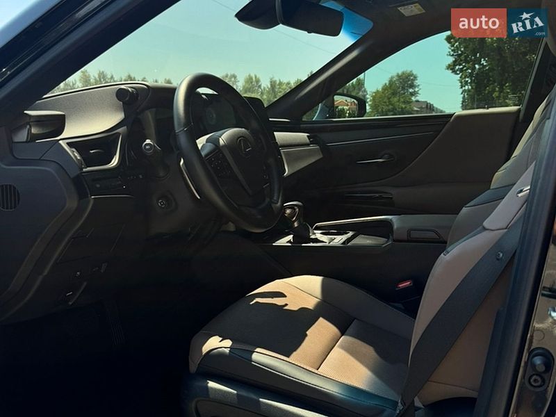 Седан Lexus ES 2023 в Києві
